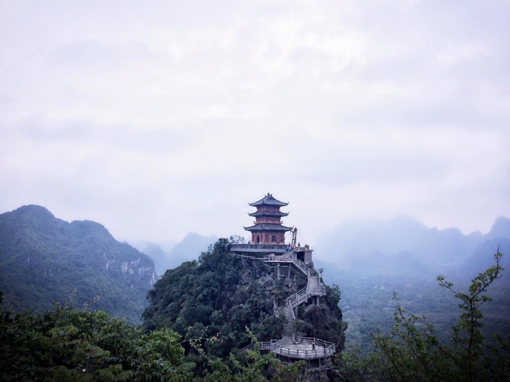   Chùa Tam Chúc uy nghiêm nơi cảnh tiên 'Vịnh Hạ Long trên cạn' ở Hà Nam