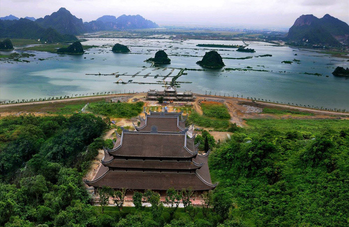   Chùa Tam Chúc uy nghiêm nơi cảnh tiên 'Vịnh Hạ Long trên cạn' ở Hà Nam